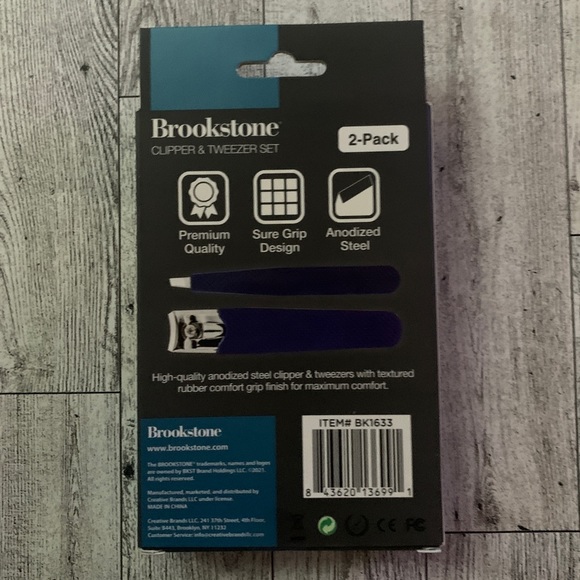 Brookstone Clipper & Tweezer Set - Picture 2 of 2